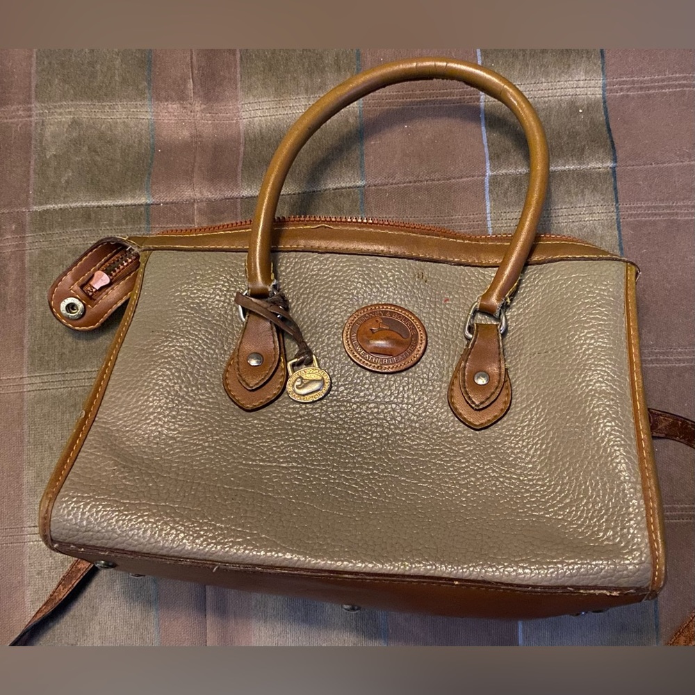 Dooney and Bourke purse/handbag